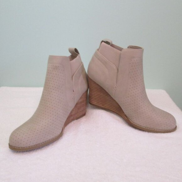 NWT/NWOB DV by Dolce Vita GERDY Ankle Bootie-Stacked Wedge Heel-Various-Beige - Picture 6 of 14